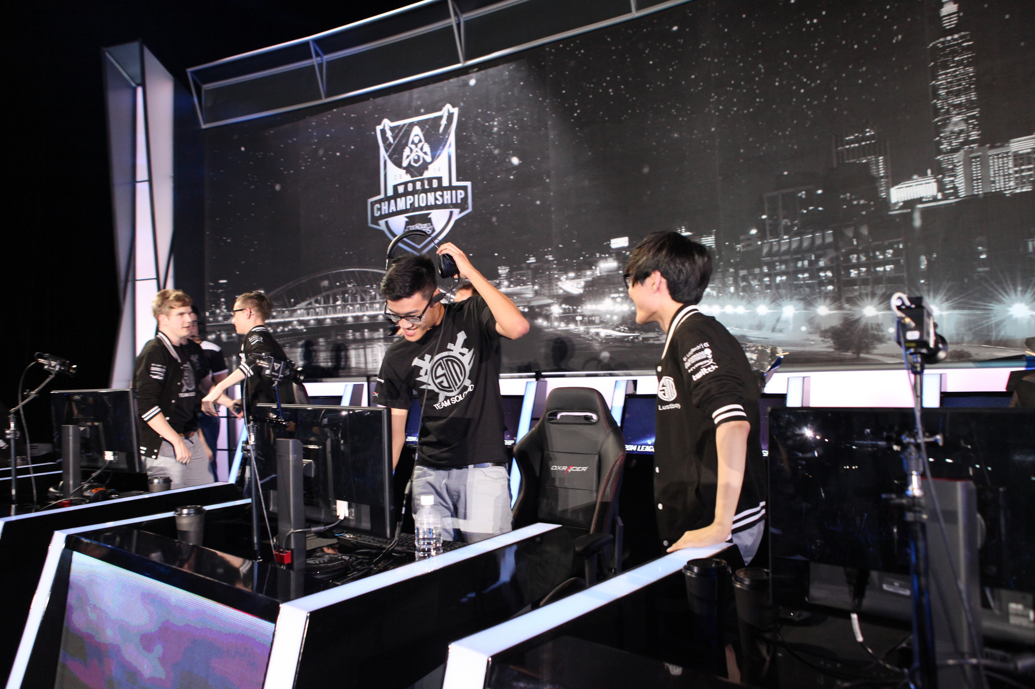 LPL冒泡赛IG战队3-1逆袭JDG，晋级世界赛再创辉煌-雷火竞技